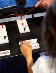 Immagine della fonte — A Magia do Eletroíman / The Magic of Electromagnets