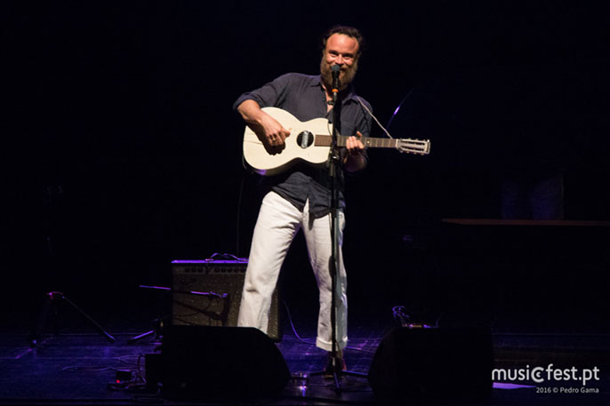 Rodrigo Amarante no Theatro Circo