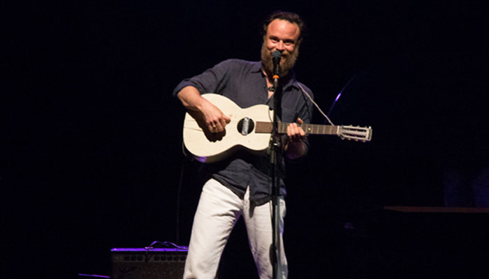 Rodrigo Amarante no Theatro Circo